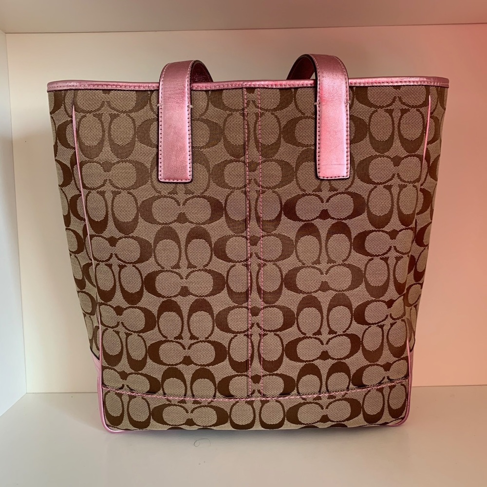 Vintage Coach Extra large pink tote - Picture 4 of 15